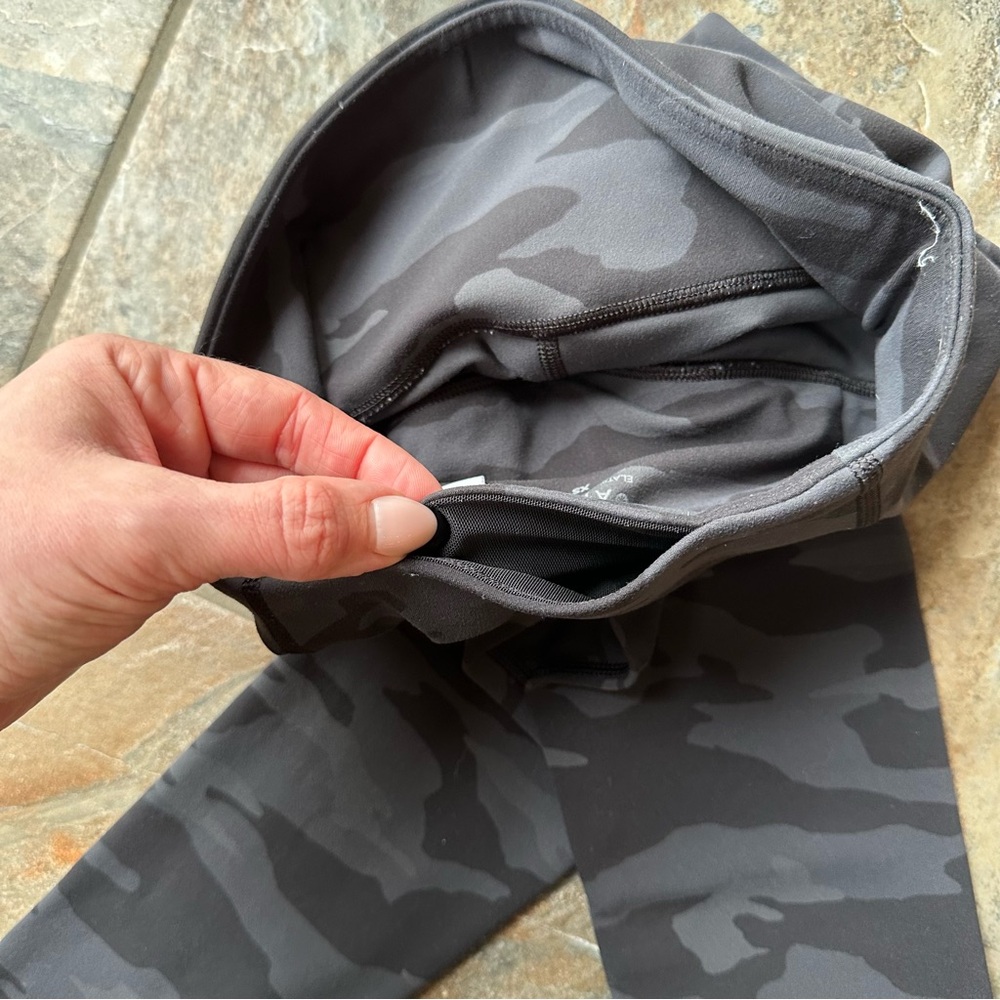 Athleta Elation Camo 7/8 Tight Women's Size XS Black and Gray - Picture 6 of 10